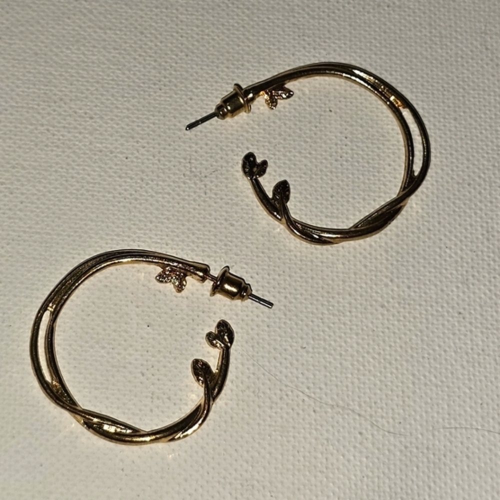 Lucky Brand Vine Leaf Gold Hoop Earrings